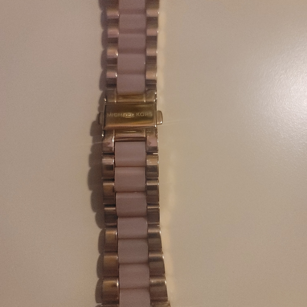 Michael Kors smartwatch rose gold band, super cute!